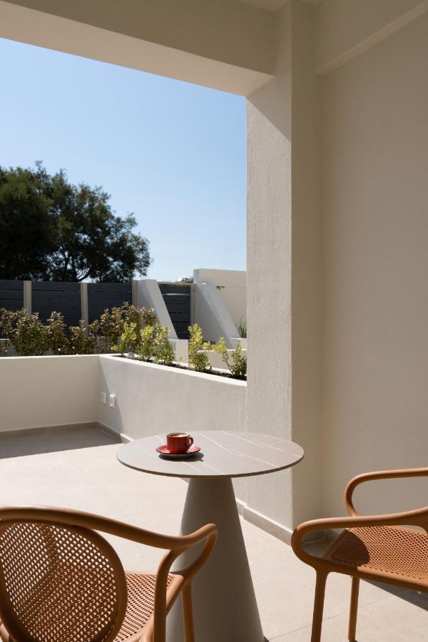 Acanthus Oia-Private Hot Tub Suites Exterior photo